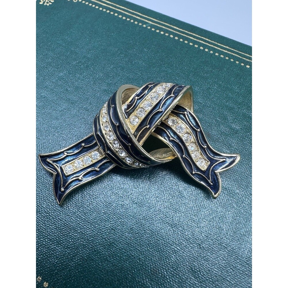Vtg JOAN RIVERS Green Enameled Clear Glass Rhinestone Ribbon Knot Brooch Pin
